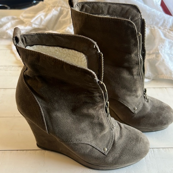 Qupid Fur Booties - Picture 1 of 7